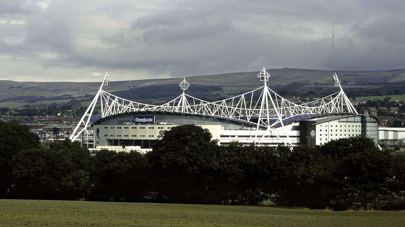 Bukayo Saka - signed and designed t-shirt